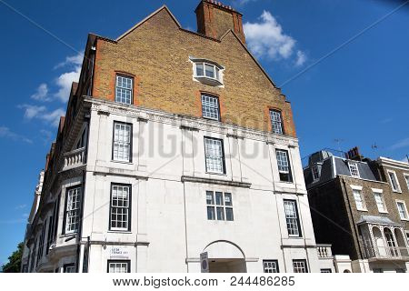 London, Uk - August 25, 2017: Residential Aria Of Belgravia. Luxury Property In The Centre Of London