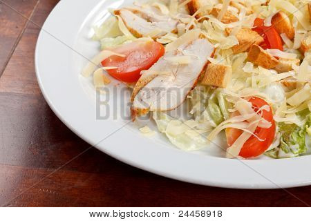 Salada César com filé de frango