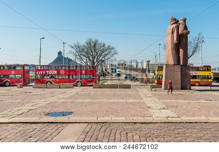 Riga, Latvia - April 30, 2018: Riflemen Square With Monument To Latvian Red Riflemen And City Tour B