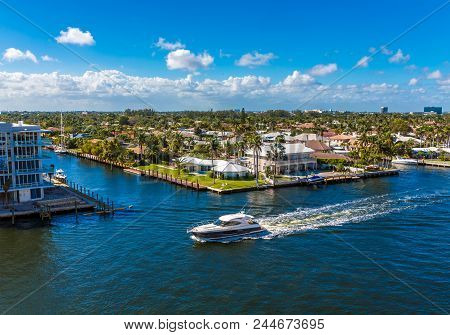 Boats Along The Intracoastal Waterway In Fort Lauderdale, Florida