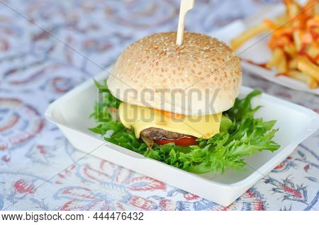 Burger Or Pork Burger Or Hamburger Or Beef Burger , Bun Or Pork Bun