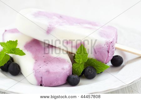 น้ำแข็งโยเกิร์ตบลูเบอรี่ครีม popsicle