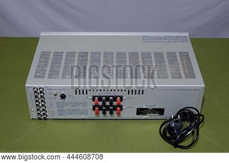 Jvc Ax-50. Integrated Amplifier Sound Amplifier Class Super A. Vintage Equipment From The 80S.