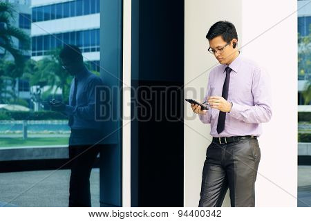 Businessman Writing With Pen On Mobile Phone Display-3