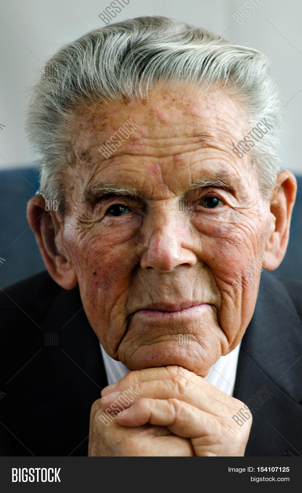 Инстасамка 2022. Инстасамка новый альбом 2022. Миа бойко. Постары. Старик 90 лет фото.