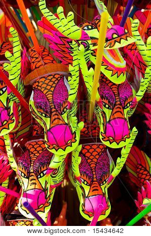 kleurrijke dragon ballon voor jong geitje