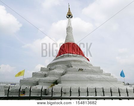 wat watthai sky white red yellow blue