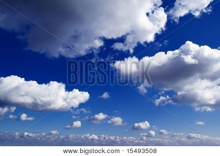 Le nuvole sul cielo di sfondo.