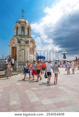 Jalta, Ukraine - August 16, 2012: Local People In The Waterfront Pedestrian Walkway Along The Black 