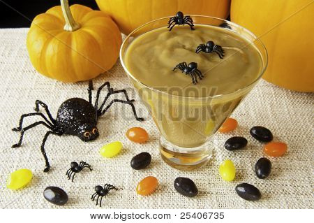 Halloween edderkopper og flødekaramel budding