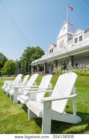 Windermere, On, Canada - July 21, 2017: A Set Of Muskoka Chairs Sitting On The Lawn In Front Of The 