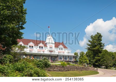 Windermere, On, Canada - July 21, 2017: The Historic Windermere House On A Sunny Day At Lake Rosseau