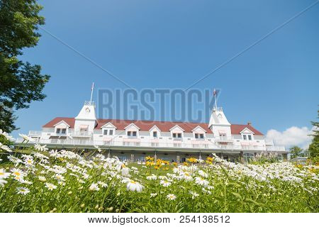 Windermere, On, Canada - July 21, 2017: The Historic Windermere House On A Sunny Day At Lake Rosseau