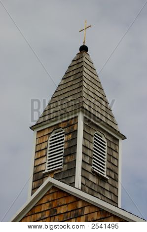 Shingled kirkens spir