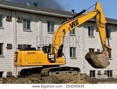 Fargo North Dakota,  August 7, 2018: Founded In 1925, The 336f Cat Excavator Moving A Scoop Of Earth