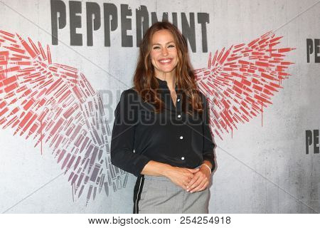 LOS ANGELES - AUG 17:  Jennifer Garner at the Photo Call For STX Films' 