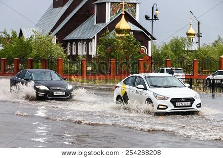 Novyy Urengoy, Russia - August 14, 2018: Motor Cars Hyundai Solaris And Ford Mondeo In The City Stre