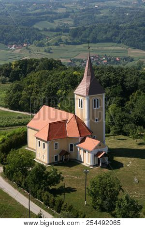KOMOR ZACRETSKI - JULY 06: Chapel of Saint Vitus in Komor Zacretski, Croatia on July 06, 2007.