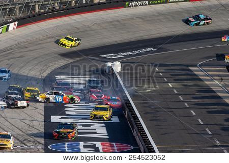 August 18, 2018 - Bristol, Tennessee, USA: The Field bunches up after a wreck during the Bass Pro Shops NRA Night Race at Bristol Motor Speedway in Bristol, Tennessee.