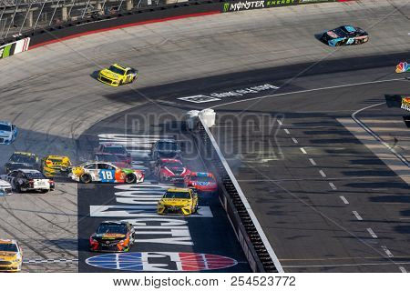 August 18, 2018 - Bristol, Tennessee, USA: The Field bunches up after a wreck during the Bass Pro Shops NRA Night Race at Bristol Motor Speedway in Bristol, Tennessee.