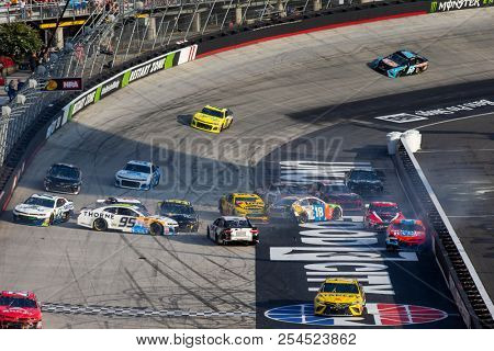 August 18, 2018 - Bristol, Tennessee, USA: The Field bunches up after a wreck during the Bass Pro Shops NRA Night Race at Bristol Motor Speedway in Bristol, Tennessee.
