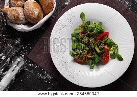 Salad With Beef ,green Beans And Fresh Tomatoes