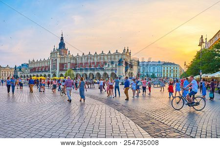 Krakow, Poland - June 11, 2018: Mariacki Plac During Evening Time Is The Most Crowded Palce Due To N