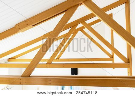Modern Wood Logs Ceiling And Light Fixtures Embedded In The Oak Wood Panels. Hall Ceiling Constructi