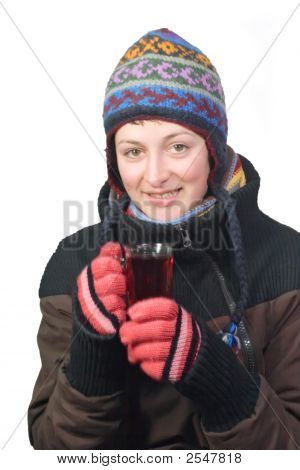 junge Frau trinkt Tee