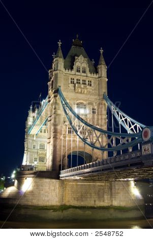 Tower Bridge på natten