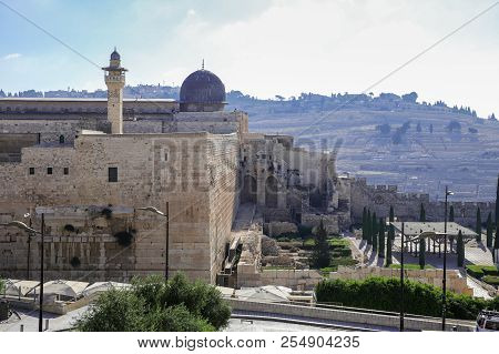 Jerusalem, Israel, August 18, 2018 : Early Morning View Of The Al-aqsa Mosque, El-ghawanima Tower An