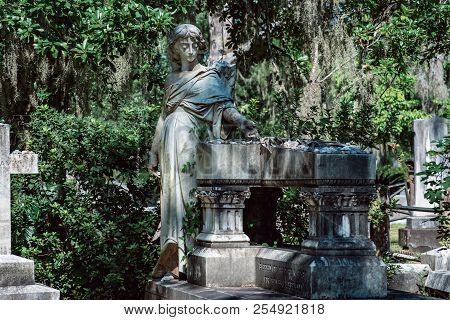Cemetery Statuary Statue Bonaventure Cemetery Savannah Georgia
