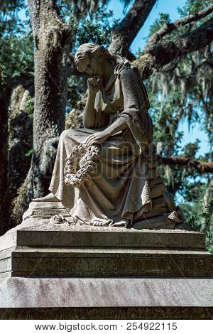 Cemetery Statuary Statue Bonaventure Cemetery Savannah Georgia