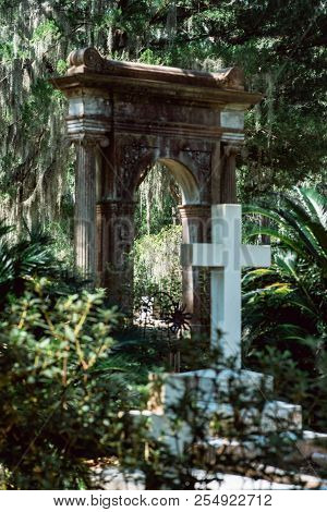 Cemetery Statuary Statue Bonaventure Cemetery Savannah Georgia