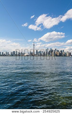 Toronto,canada-august 3,2015:the Famous Toronto Skyline View From The Toronto Islands During A Sunny