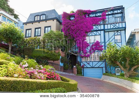 Vista de Lombard Street, la calle más torcida del mundo, San Francisco, California