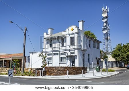Orbost, Australia - December 20, 2019: Facade Of A Classic Building Of The 20th Century, In Orbost, 