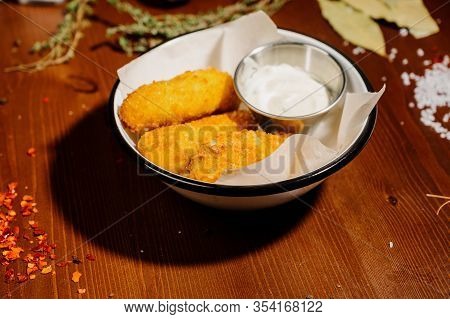 Spicy Deep Fried Breaded Chicken Wings With Sause