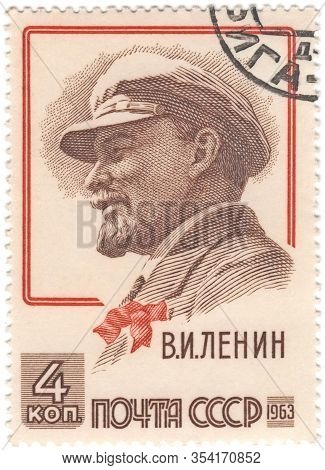 Ussr - Circa 1964: Postage Stamp Printed In Ussr  With A Picture Of Vladimir Ilyich Lenin (1870-1924