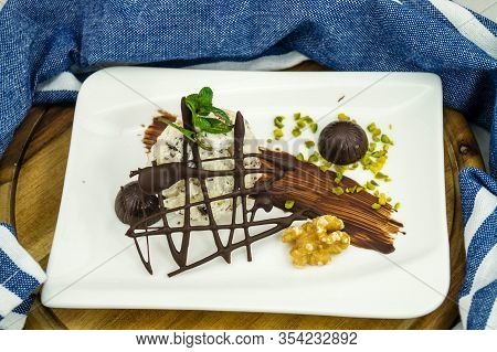 Stracciatella Italian Ice Cream With Dark Chocolate