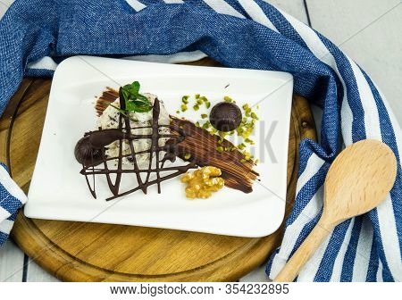 Stracciatella Italian Ice Cream With Dark Chocolate