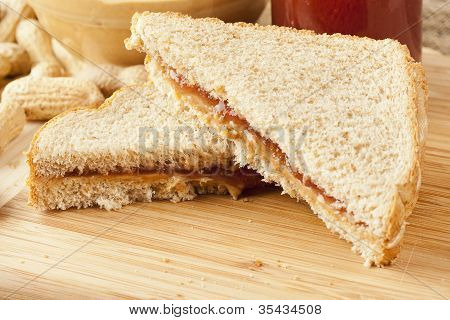 hausgemachte Erdnussbutter und Gelee sandwich