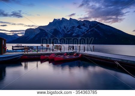 Lake Minnewanka Banff, Alberta Kanada Travel Destination