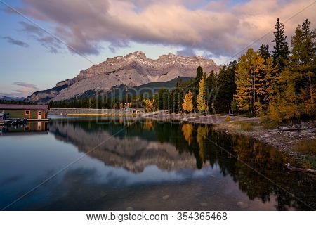 Lake Minnewanka Banff, Alberta Kanada Travel Destination