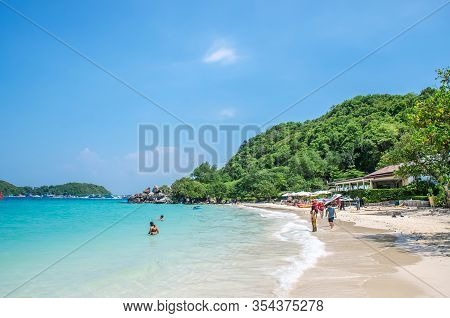 Thailand , Koh Larn Pattaya Oct 21, 2019 : Panorama Sea View Koh Larn Island, Tourists Relaxing On T