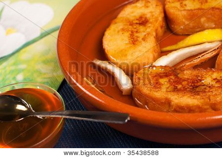 Torrijas In vino bianco