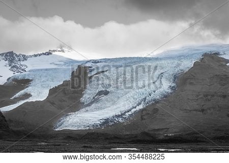 国模曼冰 图片、插图和矢量图（免费） - Bigstock