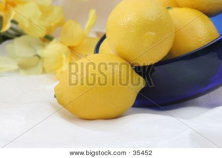 그릇 실크에 레몬의