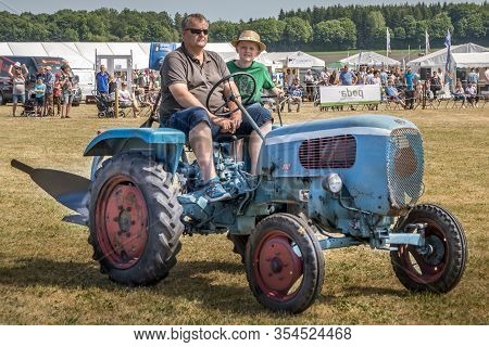 Auning, Denmark - 26 Maj 2018: Old Estrup Agricultural Market, Old Veteran Tractor