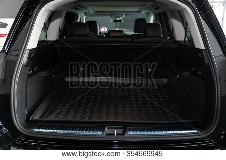 Novosibirsk, Russia - March 06, 2020:  Mercedes-benz  Gls-class,  Rear View Of A Car With An Open Tr